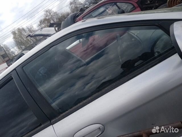 Стекло передней двери правое KIA spectra