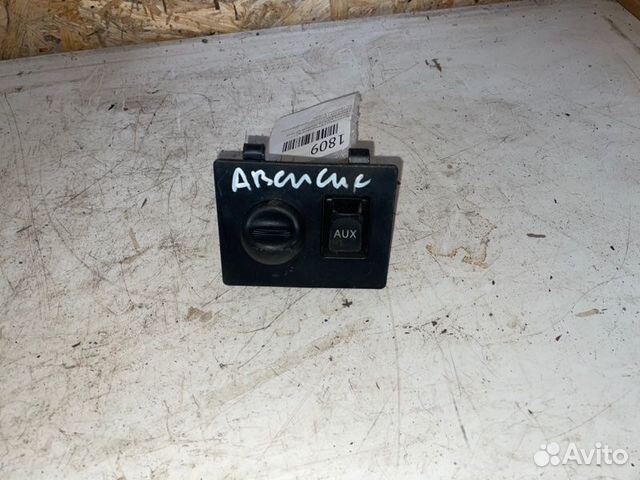 Aux розетка (прикуриватель) Toyota Avensis