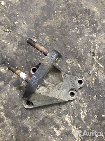 Крепление двс Hyundai Solaris