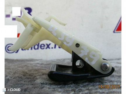 Ручка открывания капота на toyota ipsum SXM10G 3S