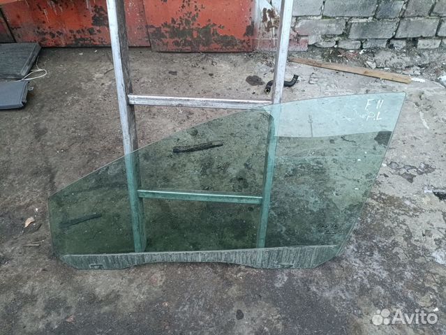 Стекло передней левой двери Ford Focus 2