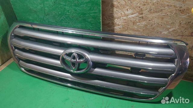 Решетка радиатора Toyota LC200