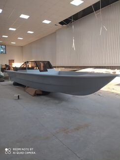 Стеклопластиковая моторная лодка 