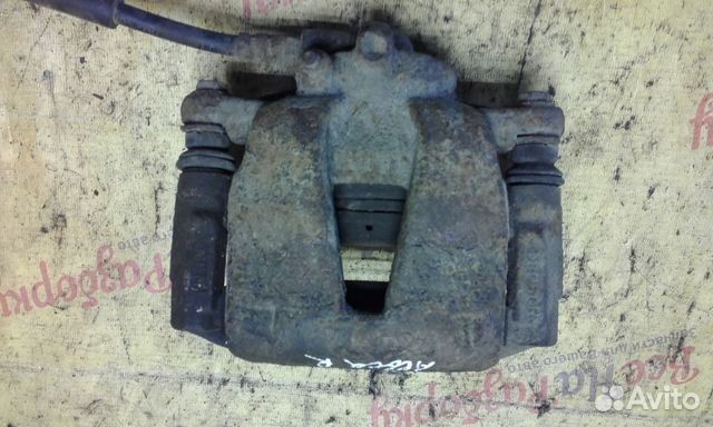 Суппорт передний правый Fiat Albea