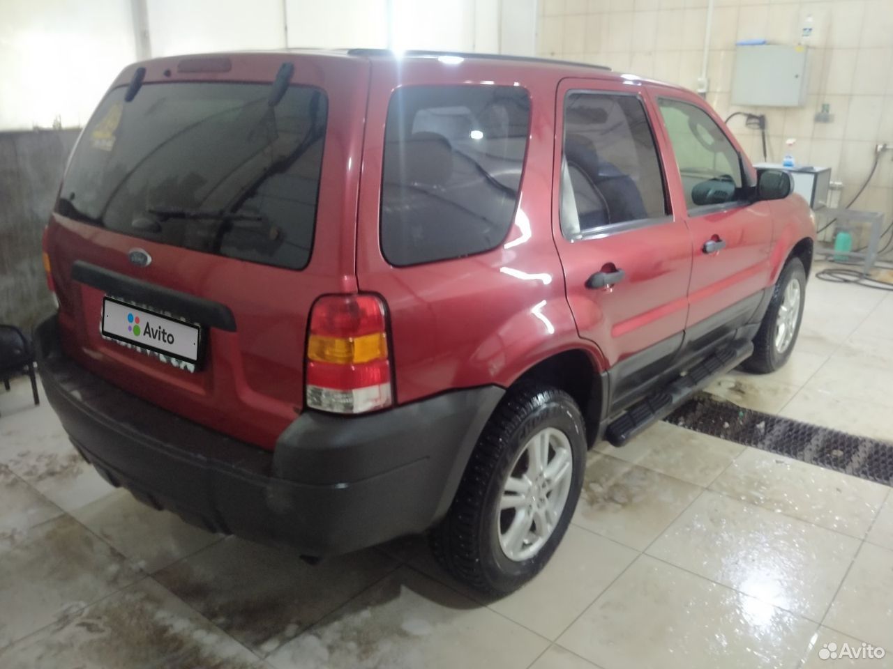 Ford Escape 2004 2 3