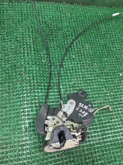 Замок двери задний левый Toyota Ipsum SXM10 3SFE