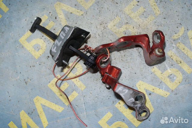 Петля + ограничитель Ford Focus 2