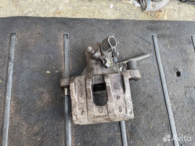 Суппорт задний правый Ford Focus 2