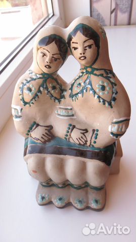 Статуэтка.Две девушки