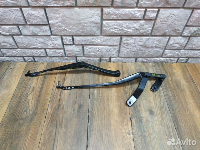 Mercedes-Benz E W212 Поводок стеклоочистителя