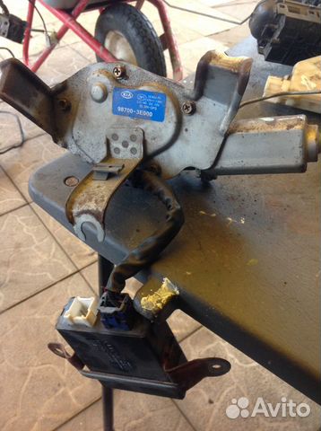 Моторчик стеклоочистителя задний на KIO sorento