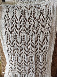 Шарф ажурный, ручной вязки