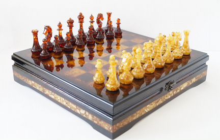 Шахматы из натурального янтаря
