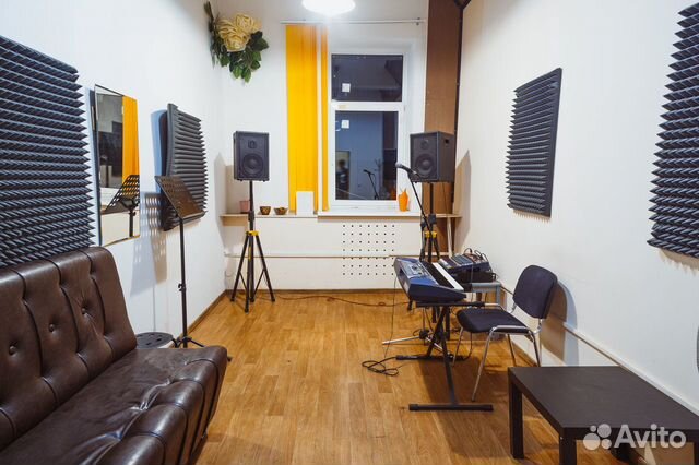 Комнаты для занятий вокалом и барабанные комнаты
