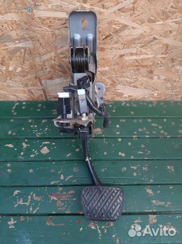 Педаль тормоза Infiniti G35 V36