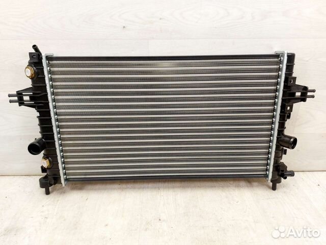 Радиатор охлаждения Opel Astra H 1,6-1,8 XER