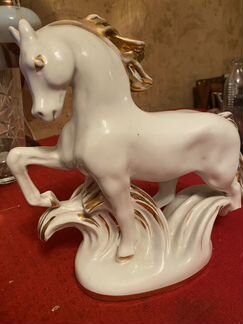 Фарфоровая статуэтка Конь-огонь, лфз