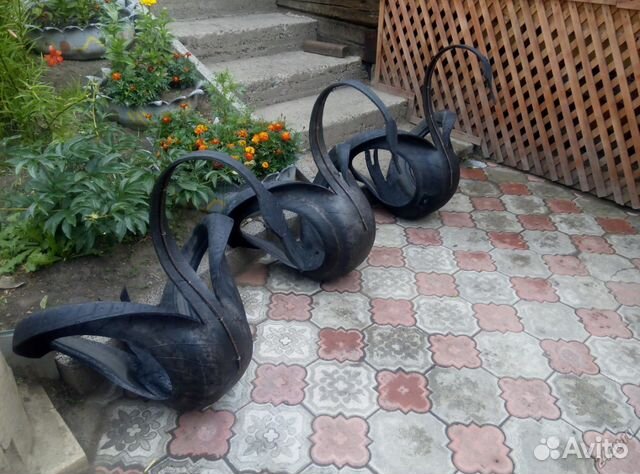 Лебедь из шин