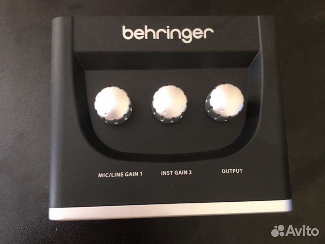 Звуковая карта behringer um2