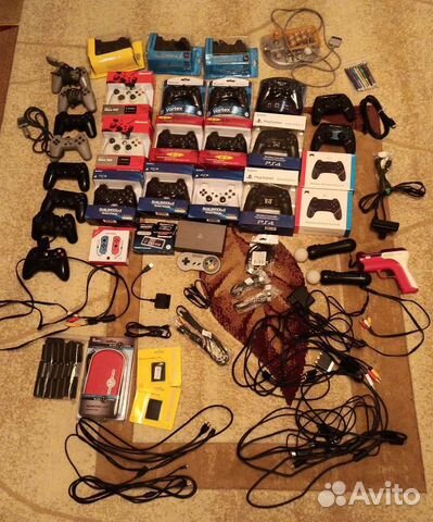 Различные геймпады и аксессуары для консолей