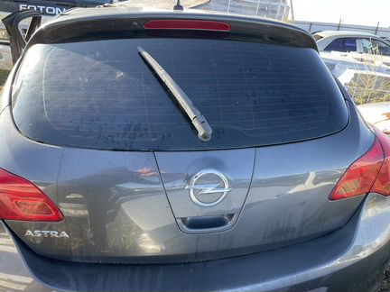 Двери на opel astra j