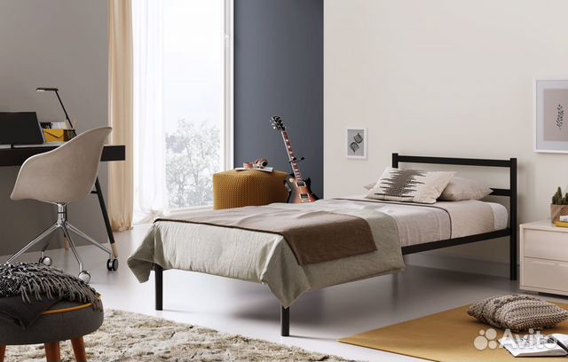 Кровать современная с матрасом