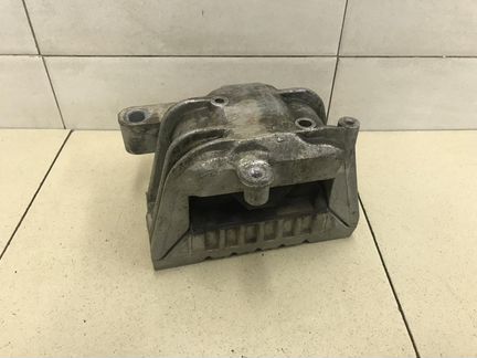 Опора двигателя правая Passat B6 2005-2010