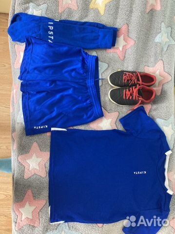 Футбольная форма на мальчика. Бутсы 28 размера