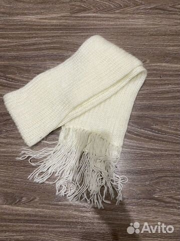 Вязанный белый шарф