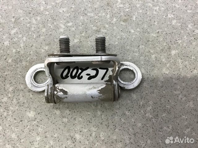 Петля двери багажника Toyota Land Cruiser (200) 20