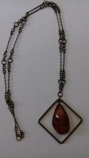 Крупный кулон.подвеска. С цепочкой янтарь, латунь