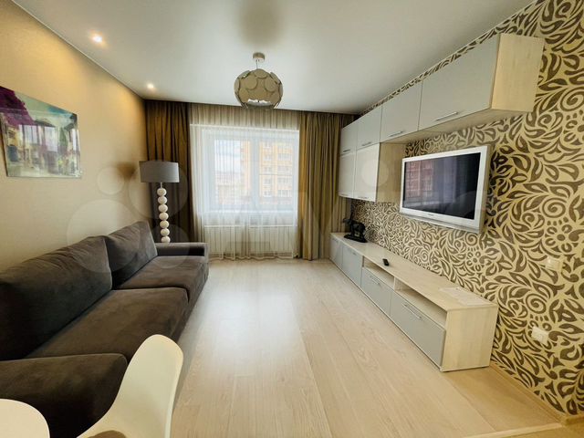 2-к. квартира, 56 м², 8/17 эт.