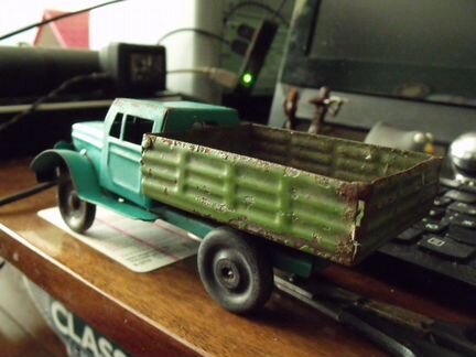 Грузовик жестяной