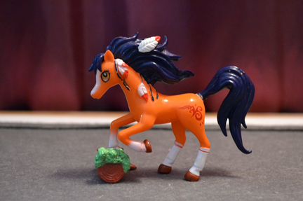 Игрушечная лошадка