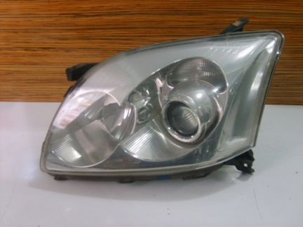 Фара левая для Toyota Avensis