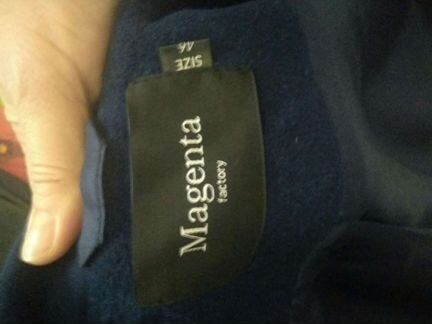 Пальто темно-синего цвета.80 шерсти.Новое с биркой