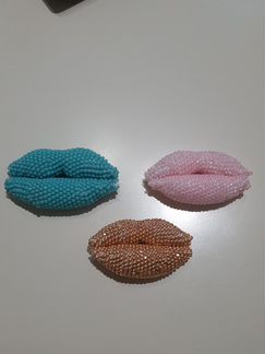 Брошка губы бисер