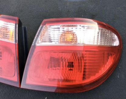 Фонарь задний на седан Nissan Almera N16