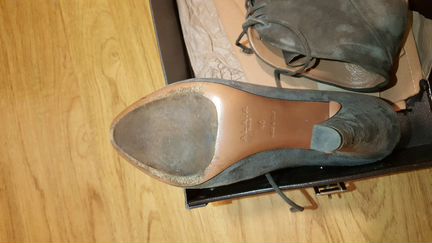 Серые замшевые ботильоны Alaia, оригинал