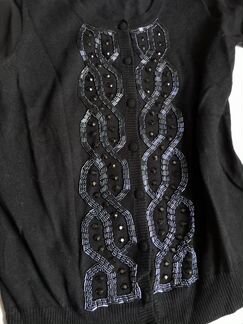 Трикотажная кофта с ручной вышивкой