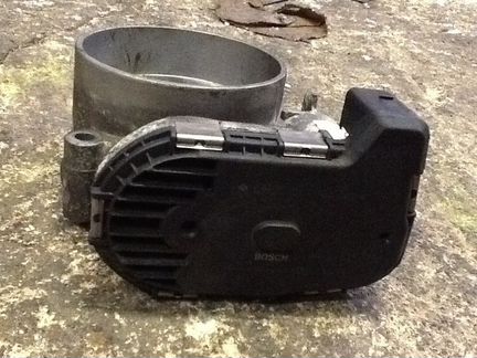 Дросельная заслонка на Ауди А6 4F A8 4.2 Touareg