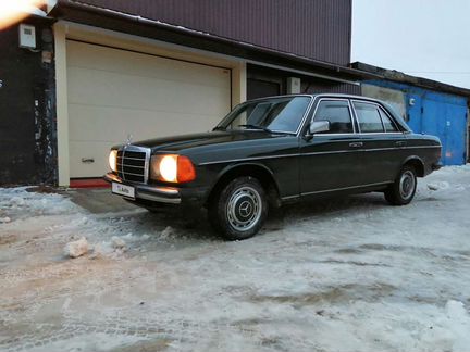 Mercedes-Benz W123 2.0 МТ, 1982, 360 000 км