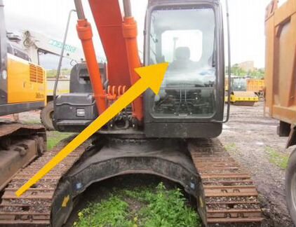 Стекло лобовое на Hitachi zx 180/250/470