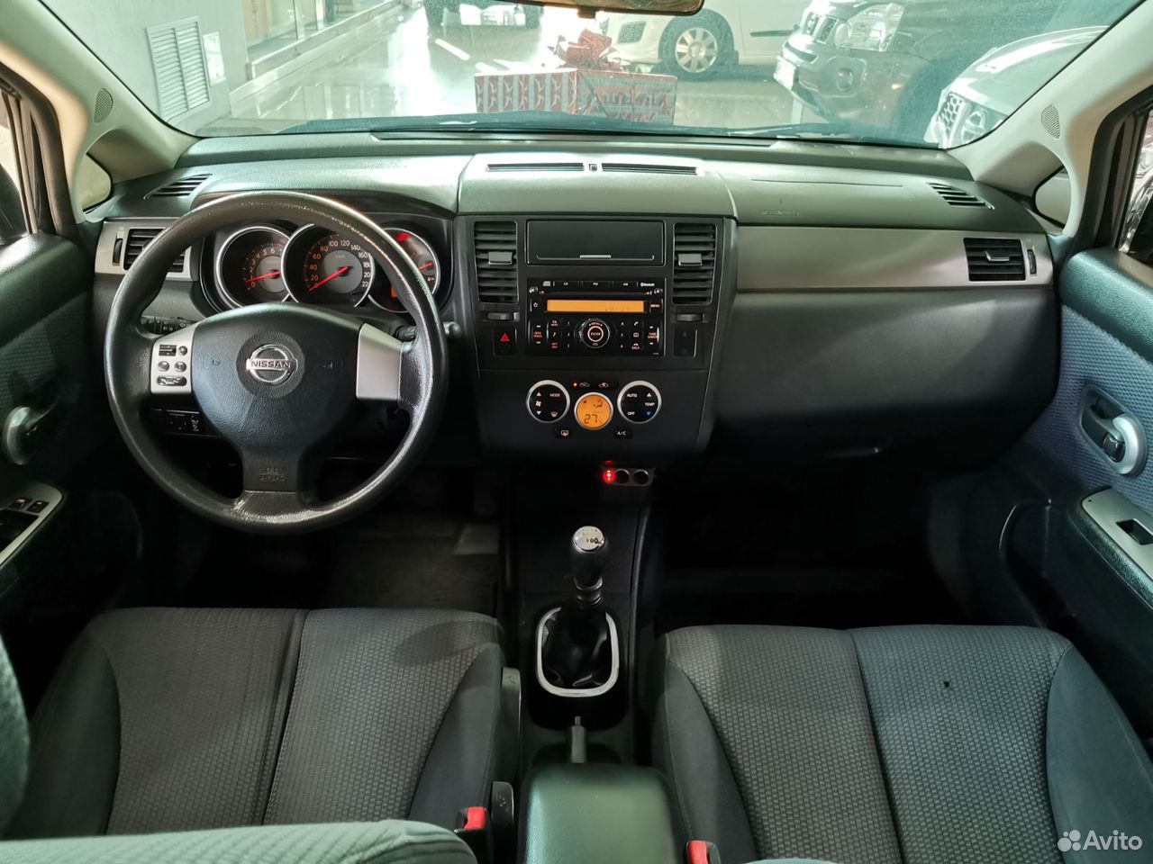 Nissan tiida 2008 панель. Ниссан тиида 2008 салон. Торпедо ниссан тиида 2008. Торпедо nissan tiida 2008. Nissan tiida 1g.