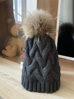 Шапка с натуральным помпоном