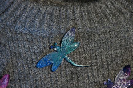 Брошь / значок из эпоксидной смолы Стрекоза