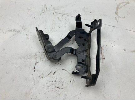 Петля капота правая Mercedes E350 W212 3.5 2011