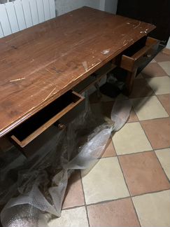 Стол из натурального дерева