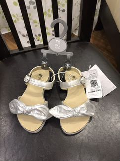 Босоножки новые на девочку, 24 и 26,5