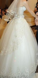 Свадебное платье, фата, перчатки, сумочка